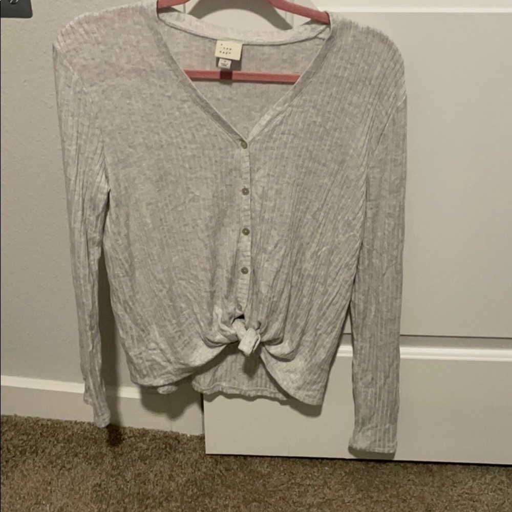 ❌❌ SOLD ❌❌.  Long sleeve tie knot tee